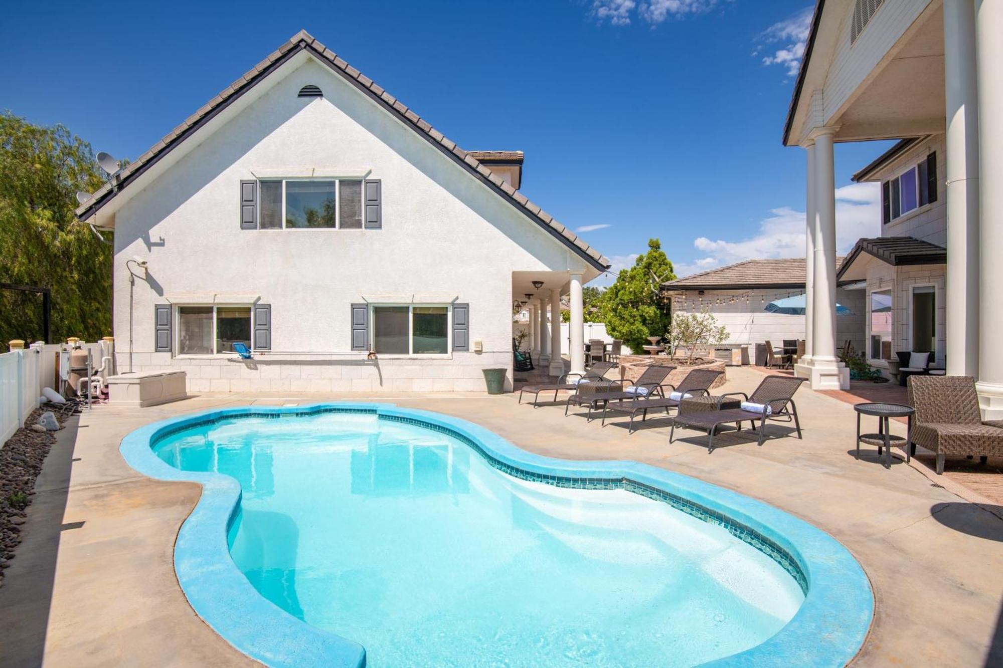Grand Contento By Avantstay Extraordinary Estate W Pool Hot Tub Movie Room 테메큘라 외부 사진