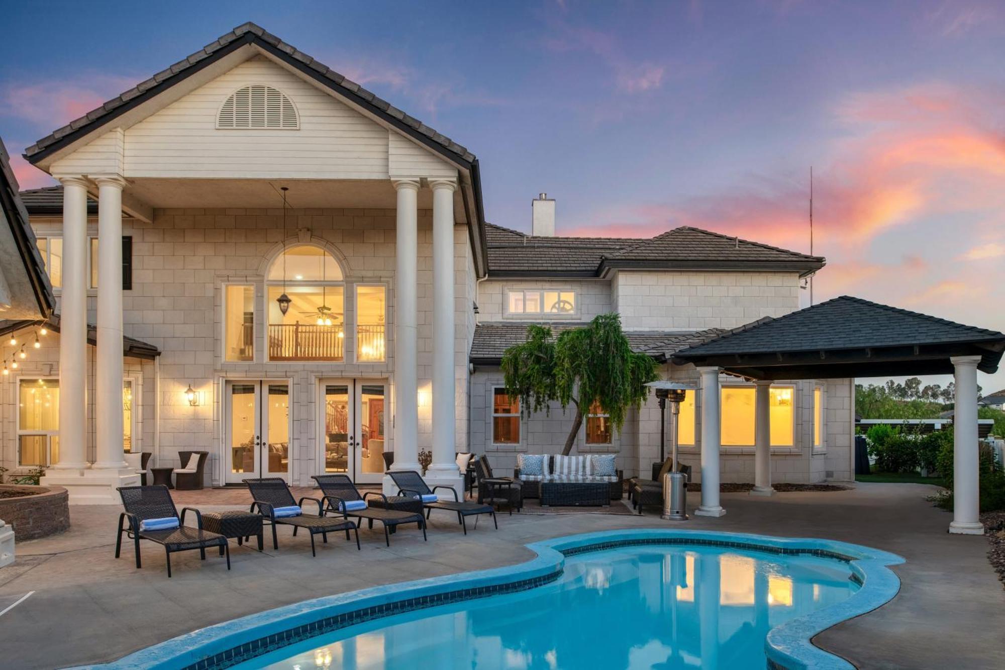 Grand Contento By Avantstay Extraordinary Estate W Pool Hot Tub Movie Room 테메큘라 외부 사진